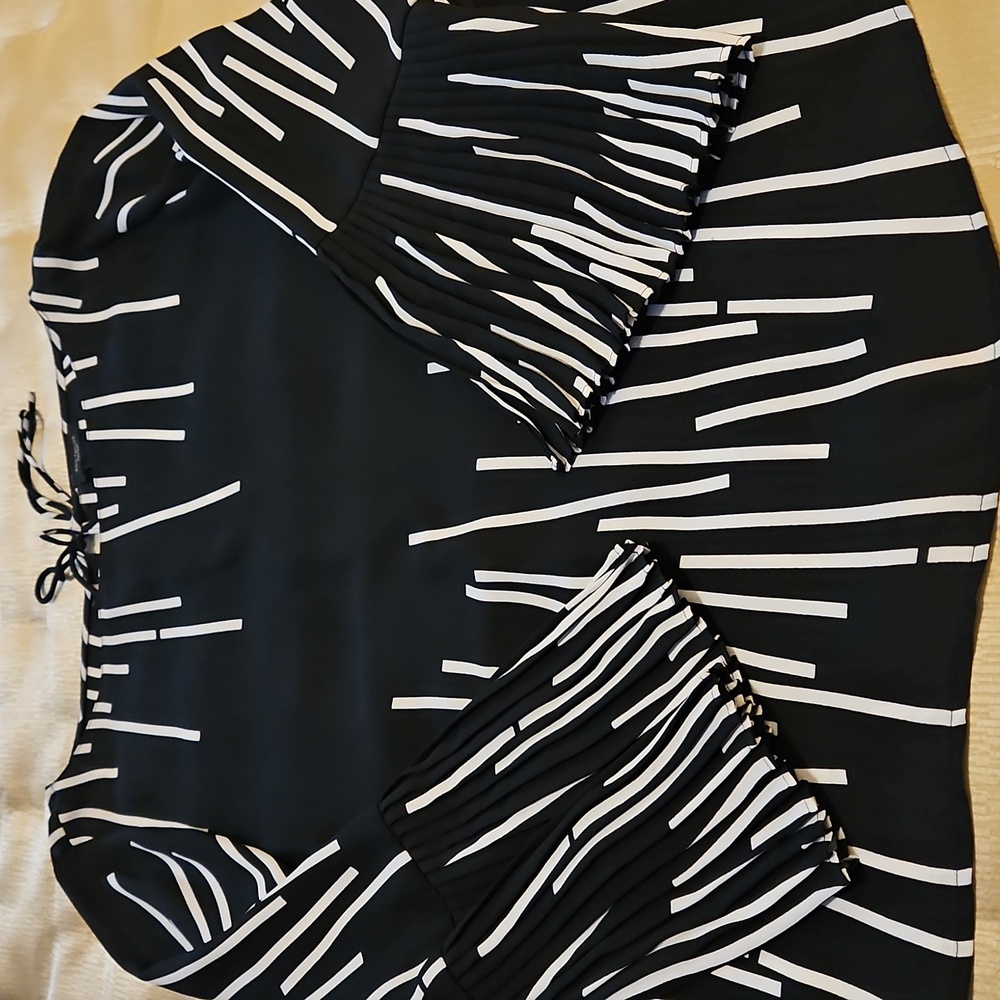 Ann Taylor Black and White Patterned Top